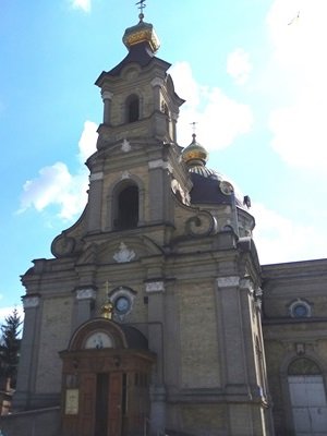 Дні Святої Трійці: духовенство і парафіяни Свято-Миколаївського собору м. Бердичева продовжують допомагати ЗСУ Дні Святої Трійці: духовенство і парафіяни Свято-Миколаївського собору м. Бердичева продовжують допомагати ЗСУ