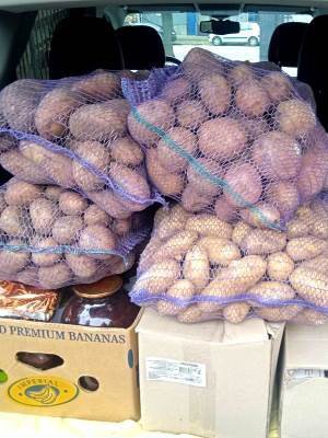 Церква допомагає: черговий гуманітарний вантаж із продуктами для потреб ЗСУ та переселенців відправлено від Свято-Миколаївського собору м. Бердичева Церква допомагає: черговий гуманітарний вантаж із продуктами для потреб ЗСУ та переселенців відправлено від Свято-Миколаївського собору м. Бердичева