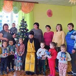 У День Святого Миколая дошкільнята села Рея отримали подарунки від Свято-Петропавлівської парафії