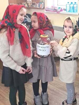 Різдвяні колядки у Свято-Петропавлівському храмі с. Рея: парафіяни передали кошти для підтримки ЗСУ Різдвяні колядки у Свято-Петропавлівському храмі с. Рея: парафіяни передали кошти для підтримки ЗСУ