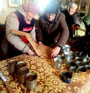 Окопні свічки для ЗСУ виготовляють парафіяни Свято-Петропавлівського храму с. Рея Окопні свічки для ЗСУ виготовляють парафіяни Свято-Петропавлівського храму с. Рея