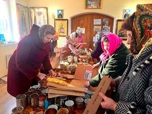 Окопні свічки для ЗСУ виготовляють парафіяни Свято-Петропавлівського храму с. Рея Окопні свічки для ЗСУ виготовляють парафіяни Свято-Петропавлівського храму с. Рея