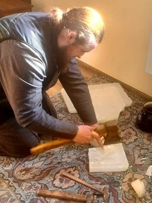 Окопні свічки для ЗСУ виготовляють парафіяни Свято-Петропавлівського храму с. Рея Окопні свічки для ЗСУ виготовляють парафіяни Свято-Петропавлівського храму с. Рея