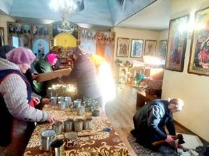 Окопні свічки для ЗСУ виготовляють парафіяни Свято-Петропавлівського храму с. Рея Окопні свічки для ЗСУ виготовляють парафіяни Свято-Петропавлівського храму с. Рея