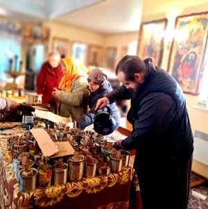 Окопні свічки для ЗСУ виготовляють парафіяни Свято-Петропавлівського храму с. Рея Окопні свічки для ЗСУ виготовляють парафіяни Свято-Петропавлівського храму с. Рея
