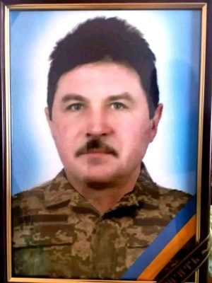 Життя захисника України обірвала війна: Бердичівщина провела в останню путь солдата Івана Шаповала