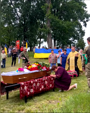 Життя захисника України обірвала війна: Бердичівщина провела в останню путь солдата Івана Шаповала Життя захисника України обірвала війна: Бердичівщина провела в останню путь солдата Івана Шаповала