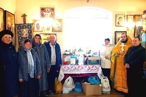 Підтримка шпиталю продуктами: парафіяни Свято-Петропавлівського храму с. Реї зібрали допомогу для поранених воїнів