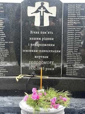 Скорботний день 23 листопада: в пам’ять про жертв Голодомору у селі Кукільні звершено заупокійну літію… Скорботний день 23 листопада: в пам’ять про жертв Голодомору у селі Кукільні звершено заупокійну літію…
