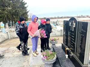 Скорботний день 23 листопада: в пам’ять про жертв Голодомору у селі Кукільні звершено заупокійну літію… Скорботний день 23 листопада: в пам’ять про жертв Голодомору у селі Кукільні звершено заупокійну літію…