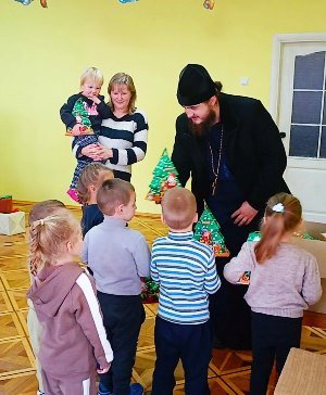 У день Святого Миколая священник привітав дошкільнят с. Реї У день Святого Миколая священник привітав дошкільнят с. Реї