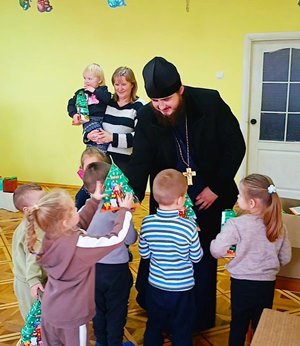У день Святого Миколая священник привітав дошкільнят с. Реї У день Святого Миколая священник привітав дошкільнят с. Реї