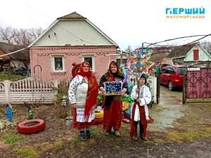 Різдвяні колядки у селі Хажині: парафіяни Свято-Михайлівського храму зібрали кошти для шпиталю ветеранів війни Різдвяні колядки у селі Хажині: парафіяни Свято-Михайлівського храму зібрали кошти для шпиталю ветеранів війни