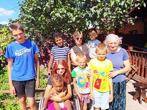 Родина з дев’ятьма дітьми, що проживає на Бердичівщині, просить про допомогу Родина з дев’ятьма дітьми, що проживає на Бердичівщині, просить про допомогу